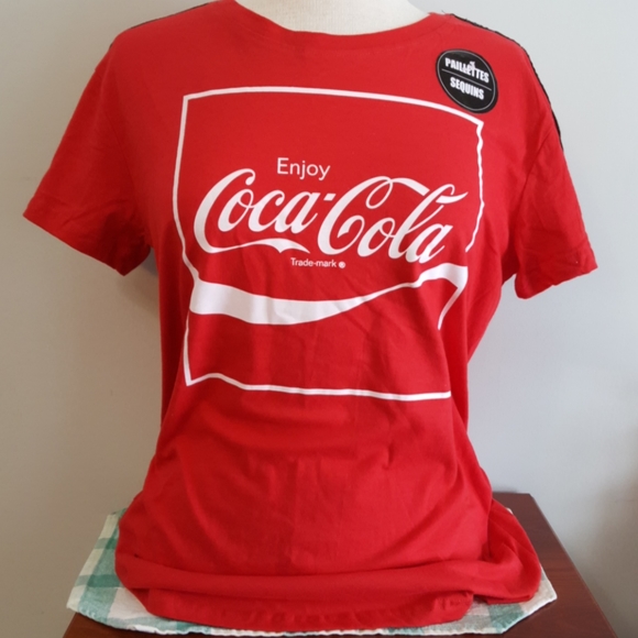 3/$30💥 Coca-Cola Logo Graphic Tee Sequins T-shirt, NWOT - Picture 2 of 7